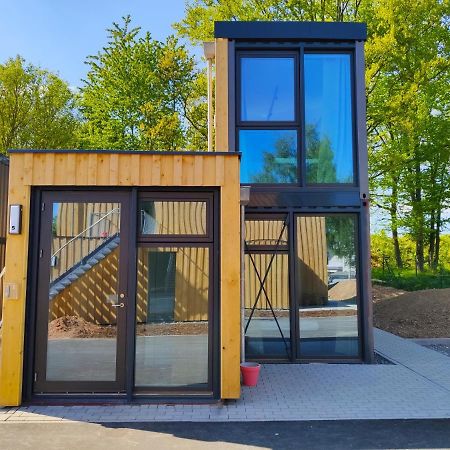 Modern Ausgebauter Ueberseecontainer Als Tiny House Вертгейм Экстерьер фото
