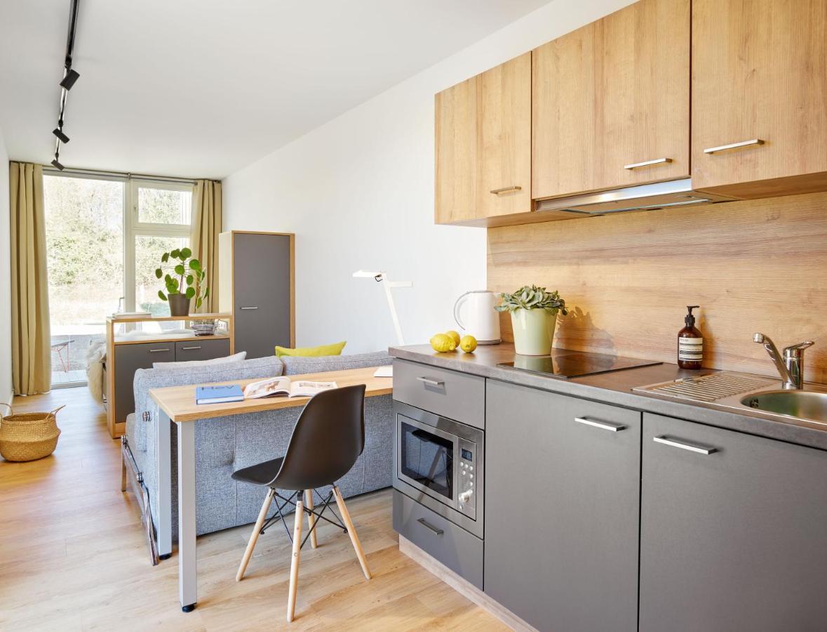 Modern Ausgebauter Ueberseecontainer Als Tiny House Вертгейм Экстерьер фото