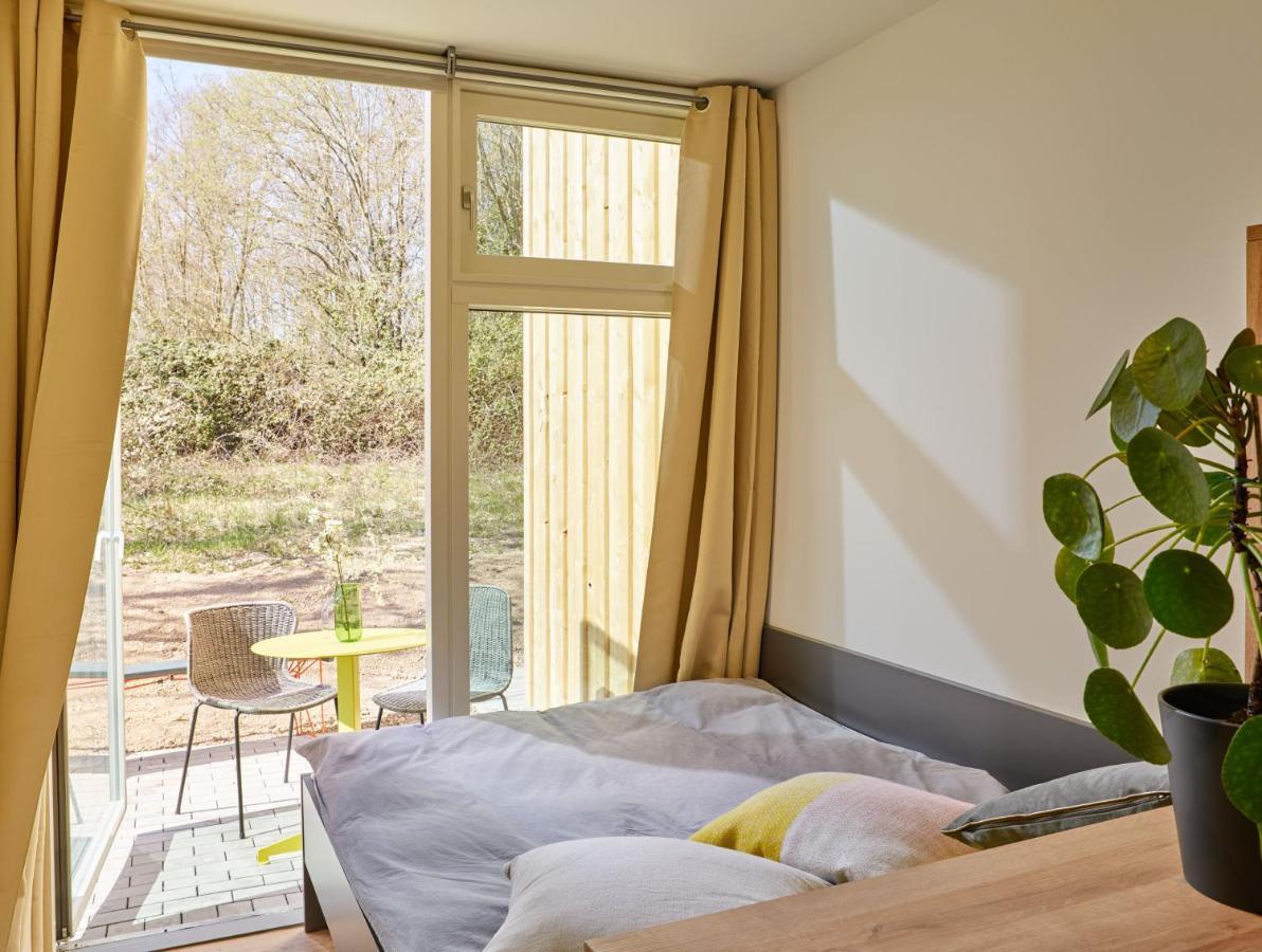 Modern Ausgebauter Ueberseecontainer Als Tiny House Вертгейм Экстерьер фото