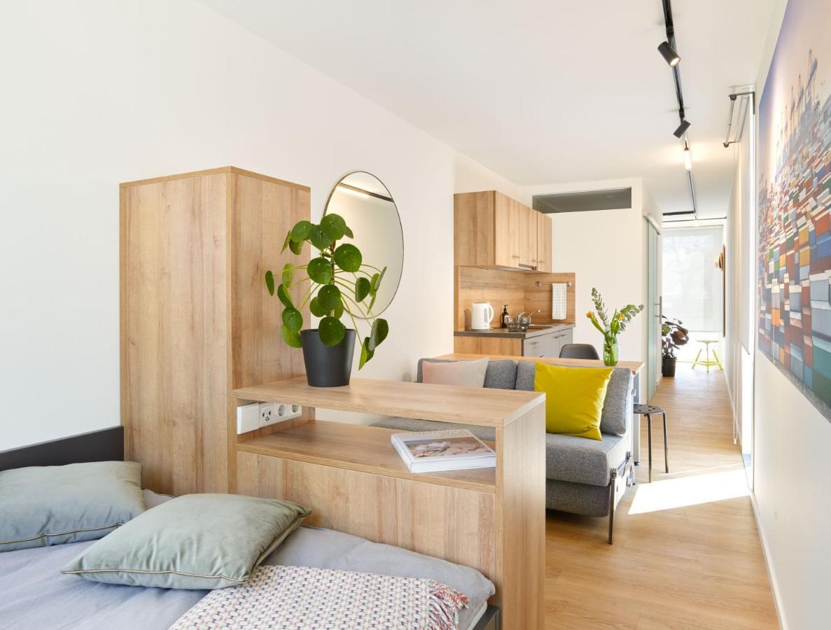 Modern Ausgebauter Ueberseecontainer Als Tiny House Вертгейм Экстерьер фото